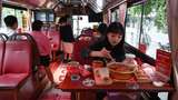 Nih Cobain Sensasi Makan Hotpot di dalam Bus Wisata Chengdu China