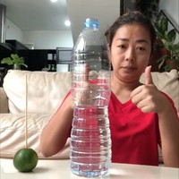 Berbeda dengan yang di layar kaca, nyatanya dalam kesehariannya Soimah lebih senang berpenampilan sederhana. Ia juga percaya diri memamerkan kecantikan naturalnya tanpa pulasan makeup. Foto: Instagram/@showimah