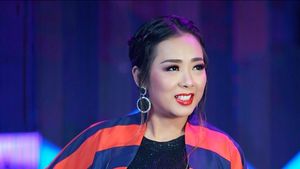 8 Beda Gaya Soimah Tampil di TV Vs di Rumah, Riasan Wajah Bikin Pangling
