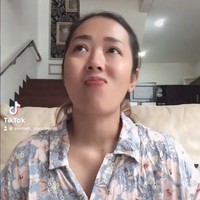 Dalam unggahan-unggahan di Instagramnya Soimah juga sempat memamerkan kegiatannya saat di rumah, seperti memasak, menyiram tanaman, dan sebagainya. Penampilan Soimah sehari-hari saat di rumah pun banyak menuai pujian. Foto: Instagram/@showimah