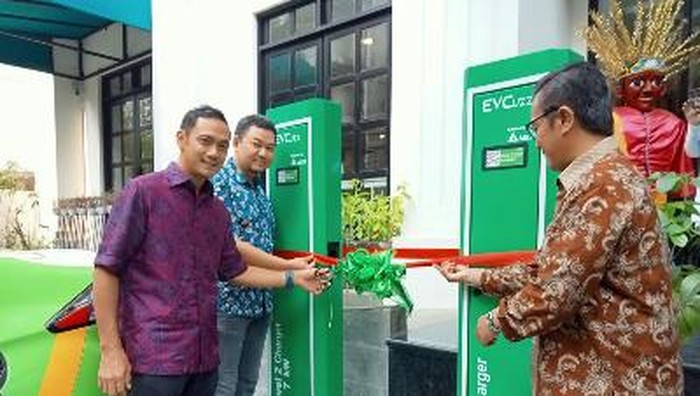 Stasiun Pengisian Listrik di Hotel Jambuluwuk