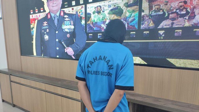 Suhendra, Ayah Sejuta Anak ditangkap polisi atas dugaan adopsi anak ilegal dan TPPO.