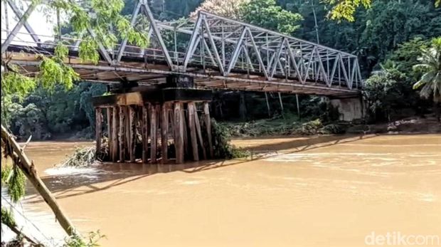 Lokasi buaya Euis Sukabumi menyapa relawan banjir