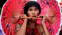 Dalam Festival Vegetarian ini, banyak kedai yang menghadirkan hidangan khusus. Kedai-kedai tersebut ditandai dengan bendera kuning yang memiliki karakter China atau Thailand. Makanan-makanan ini dihidangkan dengan produk pengganti protein alias vegetarian.  