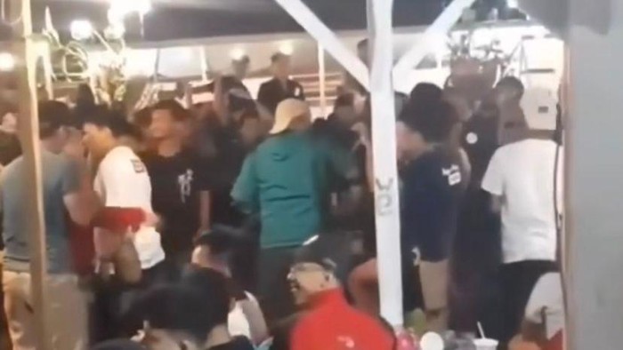 Tangkapan layar video viral di kafe Palangkaraya yang diduga sarang LGBT.