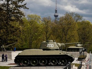 Tank Tua Rusia di Pusat Kota Berlin Sulut Kontroversi