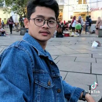 Transformasi pria viral di media sosial.