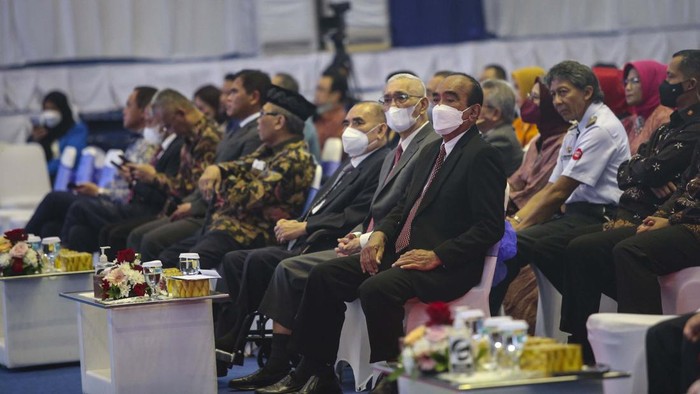 Universitas Pancasila mengukuhkan 5 guru besar sekaligus. Pengukuhan dilakukan Rektor UP Prof. Edie Toet di Universitas Pancasila, Rabu (28/9/2022).