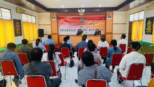 Upaya diversi perkara perkelahian dengan pelaku anak berinisial KNM (15) di Aula Kantor Kejari Buleleng, Rabu (28/9/2022).