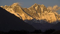 Berikutnya ada Gunung Lhotse yang berada di perbatasan Nepal dan China. Gunung ini memiliki ketinggian mencapai 8.516 mdpl dan menempati posisi ke4 sebagai gunung tertinggi di dunia. Frank Bienewald/Getty Images