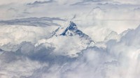 Ya, posisi pertama siapa lagi kalau bukan Gunung Everest. Dengan ketinggian mencapai 8.848 mdpl gunung ini menempati posisi pertama sebagai gunung tertinggi di dunia.