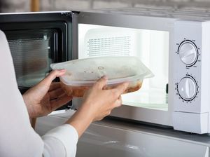 5 Wadah Makanan Ini Jangan Dimasukkan ke Dalam Oven Microwave