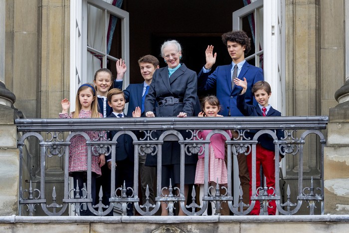 946878888 COPENHAGEN, DENMARK - APRIL 16: Queen Margrethe of Denmark, Prince Christian of Denmark, Princess Isabella of Denmark, Prince Vincent of Denmark, Princess Josephine, Prince Nikolai of Denmark, Prince Felix of Denmark, Prince Henrik of Denmark and Princess Athena of Denmark pose on the balcony of Amalienborg palace during the Danish Queens 78th Birthday celebrations on April 16, 2018 in Copenhagen, Denmark. (Photo by Patrick van Katwijk/Getty Images)
