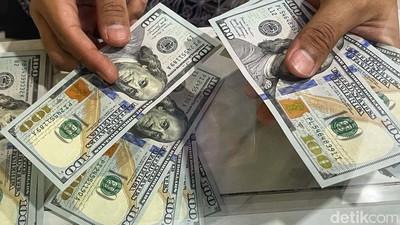 Aduh! Siang Tadi Dolar AS kembali Pukul Rupiah