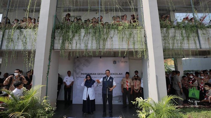 Anies Baswedan Resmikan Sekolah Net Zero Pertama di Indonesia Gubernur DKI Jakarta, Anies Baswedan meresmikan gedung sekolah berkonsep net zero emissions di SDN Ragunan 08, Jakarta Selatan, Rabu (28/9/2022).