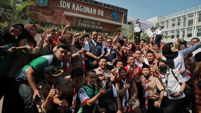 Anies Baswedan Resmikan Sekolah Net Zero Pertama di Indonesia Gubernur DKI Jakarta, Anies Baswedan meresmikan gedung sekolah berkonsep net zero emissions di SDN Ragunan 08, Jakarta Selatan, Rabu (28/9/2022).