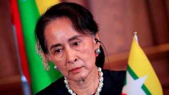 Bertahun-tahun Tak Terlihat, Suu Kyi Akhirnya Muncul