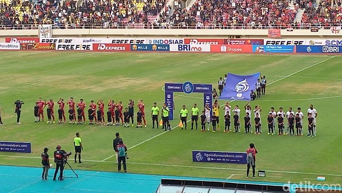 Babak pertama Persis Solo vs PSM Makassar di Stadion Manahan Solo, Kamis (29/9/2022).