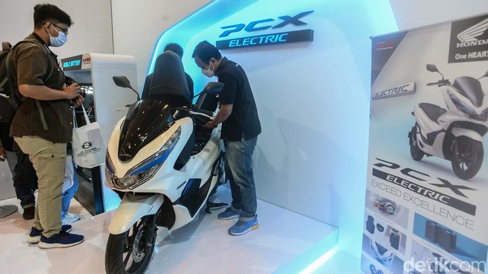 Beragam Motor Listrik Ini Ramaikan Pameran Electric Vehicle di JCC Indonesia Electric Motor Show (IEMS) 2022 di Jakarta Convention Center, Jakarta Pusat, Kamis (29/9/2022). Yuk lihat.