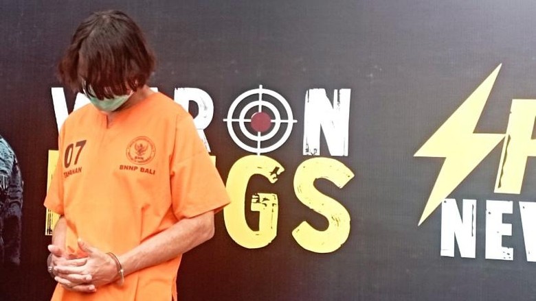 Bule Selundupkan Heroin Bule Selundupkan Heroin