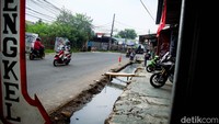 Pantauan pada pukul 15.00 WIB, terlihat tidak ada aktivitas pekerja di proyek galian yang terbengkalai ini.