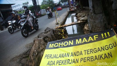 Duh! Proyek Galian di Jl Setiabudi Pamulang Terbengkalai, Kapan Dilanjut?