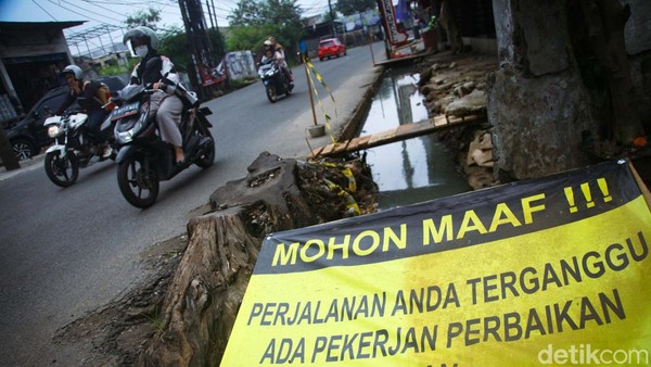 Duh! Proyek Galian di Jl Setiabudi Pamulang Terbengkalai, Kapan Dilanjut?