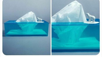 Seorang seniman di Jepang mendesain boks tisu yang mirip dengan gunung es. Foto: Bored Panda