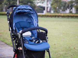 Viral Wanita di Surabaya Ikut Lari 5K Sambil Gendong Anak, Keluhkan Stroller Disita