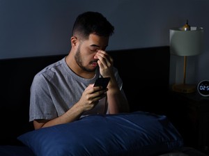 Terlalu Sering Scroll Medsos Bisa Picu Masalah Jantung Serius