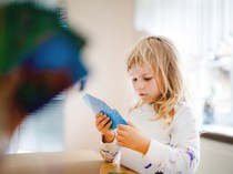 Yang Harus Dilakukan Agar Anak Tak Kecanduan Judi Online