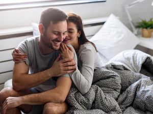 6 Cara Mudah Bikin Suami Lebih Panas di Ranjang