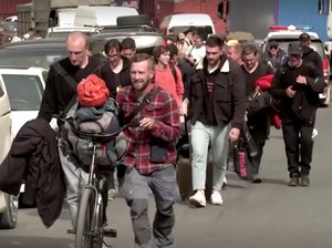 Jalan Kaki, Warga Rusia Kabur ke Georgia Hindari Mobilisasi