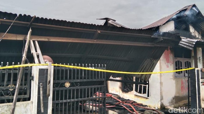 Kebakaran rumah di Pekanbaru tewaskan lansia pengidap stroke.