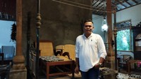 Ditanyai mengenai keaslian potret tersebut Ronny menjamin bahwa potret yang ia miliki adalah asli. Namun ia tak berani menjamin bahwa potret tersebut adalah Nyai Saritem ikon prostitusi terkenal di Bandung. Foto: Ria Aldila Putri/detikJateng