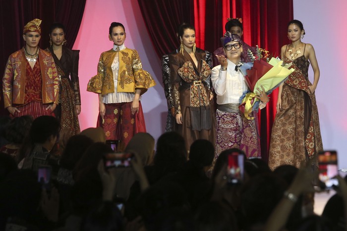 Koleksi Denny Wirawan Spring-Summer 2023 Langkah Koleksi Denny Wirawan Spring-Summer 2023 Langkah