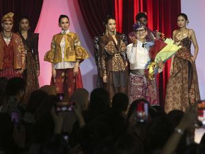Denny Wirawan Kenang Perjuangan Jadi Desainer, Bayar Sekolah dari Menjahit