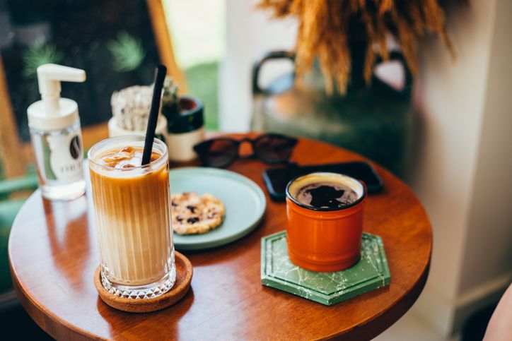 Kopi Panas Vs Es Kopi, Ini Perbedaan Manfaat Sehatnya