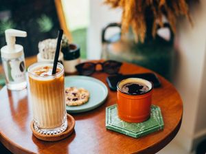 Kopi Panas Vs Es Kopi, Ini Perbedaan Manfaat Sehatnya