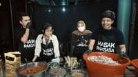 Keseriusan Thariq ini bisa dilihat saat anggota keluarga dari Gen Halilintar ini memperkenalkan Fuji ke salah satu keluarganya, ketika acara Tedak Siten Ameena Hanna Nur Atta. Foto: Instagram Youtube