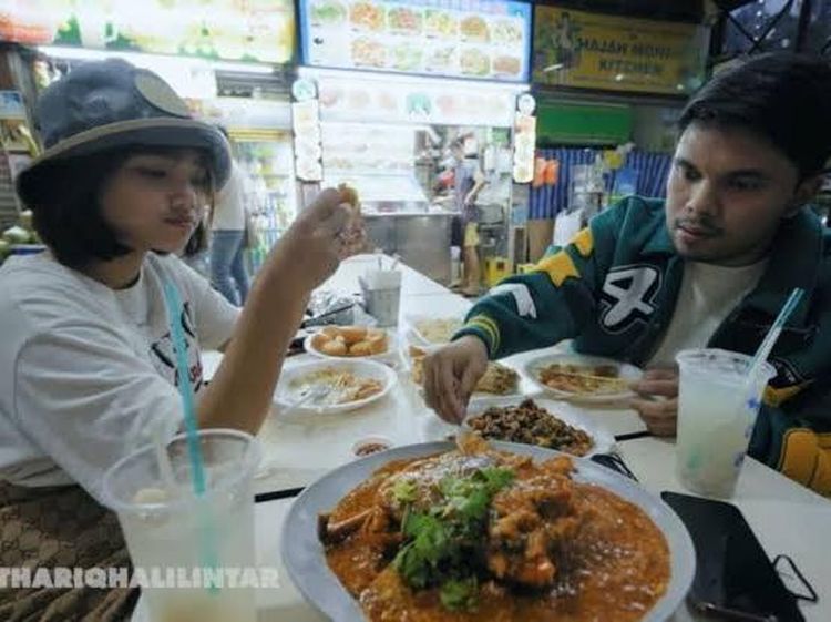Kulineran Romantis Thariq Halilintar dan Fuji Saat di Singapura