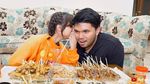 Kulineran Romantis Thariq Halilintar dan Fuji Saat di Singapura