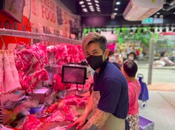 Potret Tukang Daging Viral Mirip Artis, Popularitas Turun Saat Copot Masker