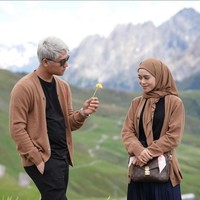 Sejak beberapa hari terakhir, kabar miring mengenai pasangan ini memang terdengar di media sosial. Rizky Billar disebut cuma numpang hidup dari istrinya. Foto: Instagram/@lestykejora