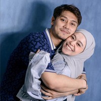 Lesti Kejora dan Rizky Billar bisa dibilang salah satu pasangan artis dengan predikat ‘couple goals’. Keduanya sering mengunggah kemesraan di media sosial maupun depan publik. Foto: Instagram/@lestykejora