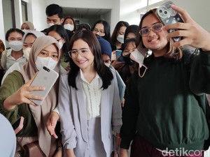 Kesan Mahasiswa UGM Usai Dapat Kuliah dari Prilly Latuconsina