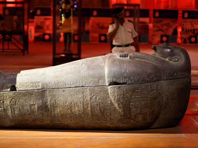 Mesir Pamerkan Sarkofagus Kuno Firaun dan Raja Tutankhamun