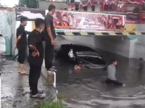 Horor! Mobil Tenggelam di Terowongan Yanglim Plaza Medan