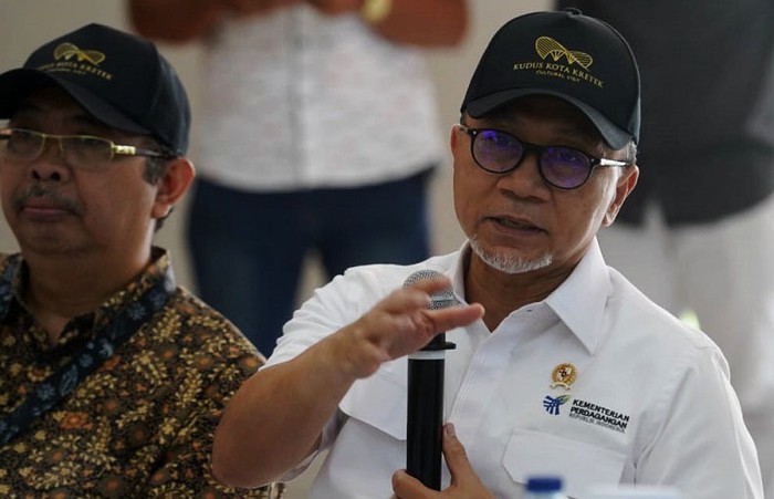 Menteri Perdagangan Zulkifli Hasan (Zulhas) melakukan pertemuan dengan petani tembakau. Setelah pertemuan tersebut, Zulhas mengunjungi salah satu pabrik rokok di Kudus, Jawa Tengah, Rabu (28/9/2022).