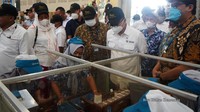 Zulhas juga mengatakan Industri rokok merupakan industri yang padat karya dan menyerap hasil petani tembakau dan cengkih.